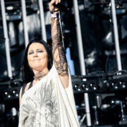Amy Lee has not been recruited to be the next Linkin Park singer