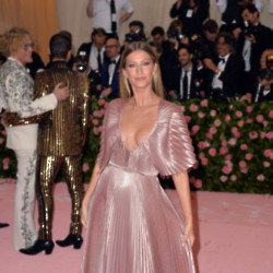 Gisele Bundchen wore socks with sandals in the 90s