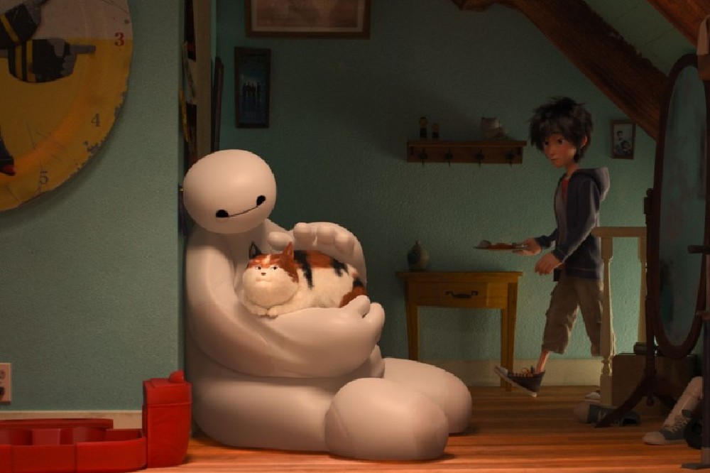 Baymax adoring Hiro's cat / Picture Credit: Disney+