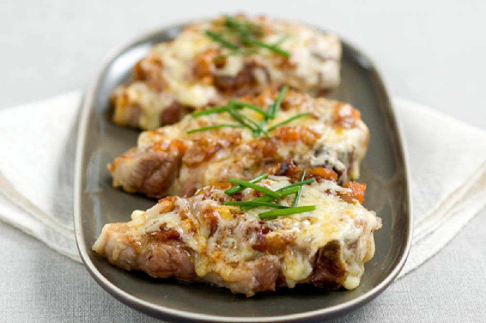 Pork Chops With Chunky Tomato Chutney