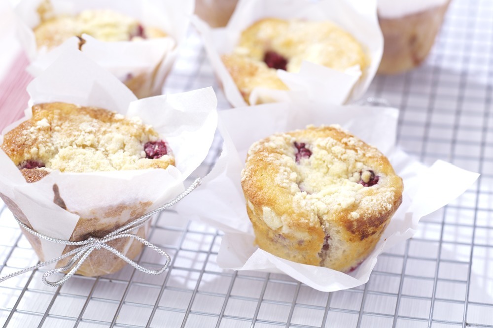 Rhubarb & Raspberry Crumble Muffins