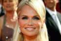 Kristin Chenoweth plans op due to ear condition