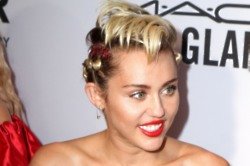 Miley Cyrus 'can't Keep Hands Off' New Girlfriend