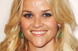 Reese Witherspoon says Aniston Attractive