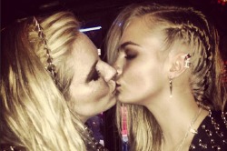 Cara Delevingne Kisses Sienna Miller at Met Ball
