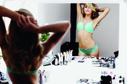 Abbey Clancy flaunts the Ultimo summer offerings 