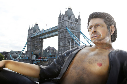 Theres A Terrifying Yet Beautiful Giant Shirtless Jeff Goldblum Statue