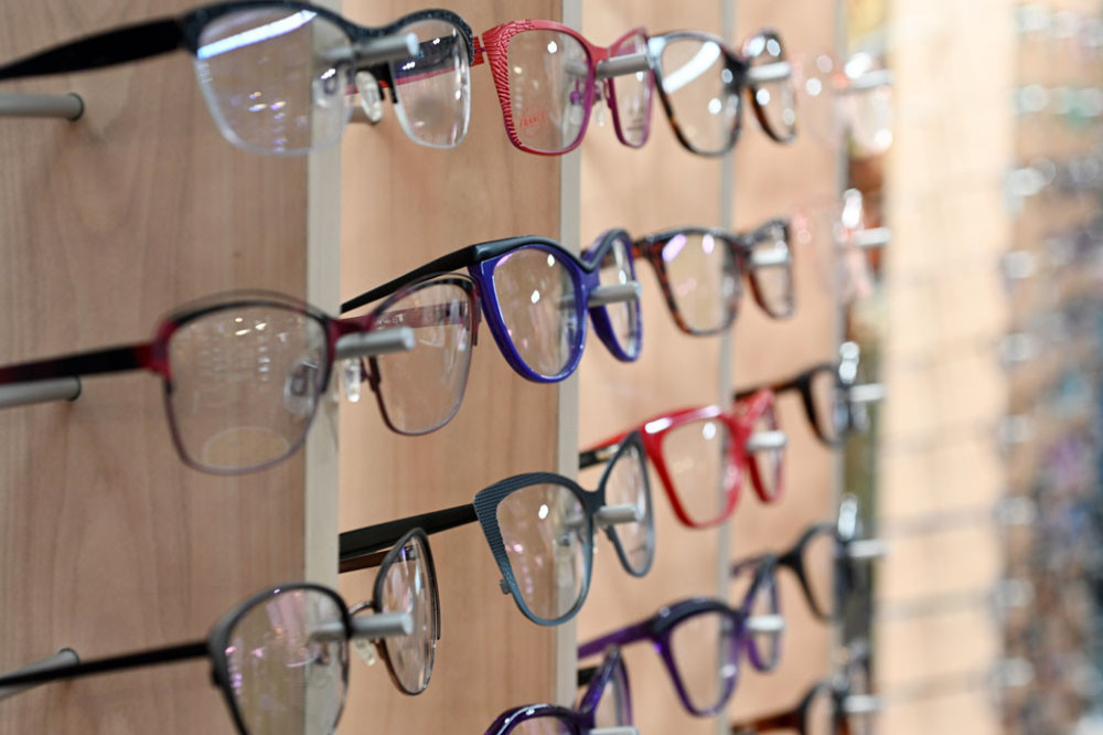 Wearing glasses can fend off dementia