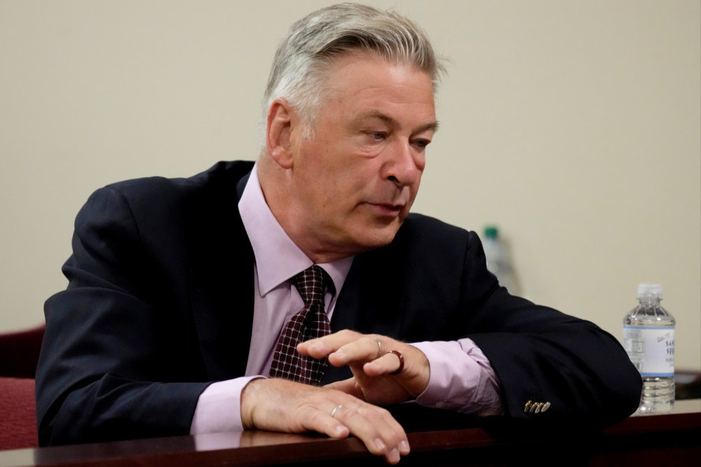 Prosecutors wants charges against Alec Baldwin to be reinstated