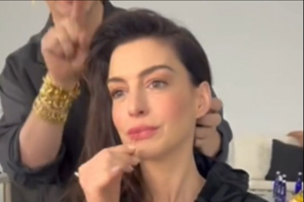 Anne Hathaway reveals hack for lip plumping using a bizarre DIY tool