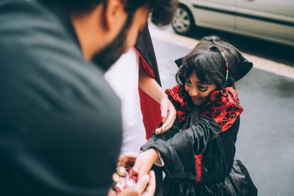 Children shouldn't be given sweets at Halloween