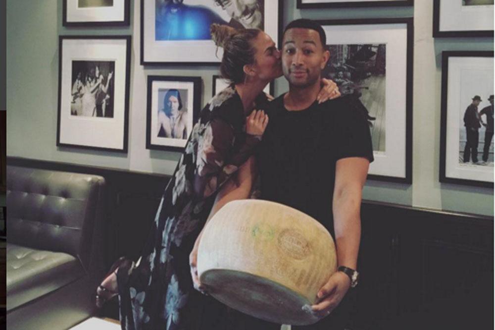 Chrissy Teigen and John Legend (c) Instagram