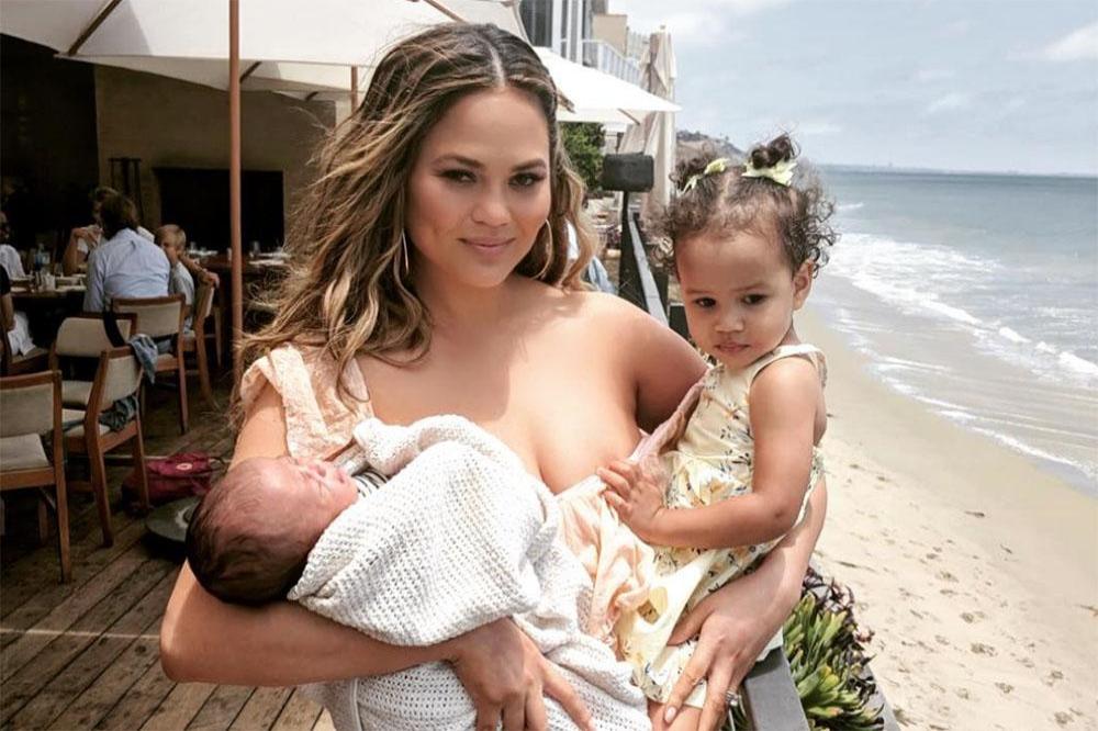 Chrissy Teigen with Luna and Miles (c) Instagram