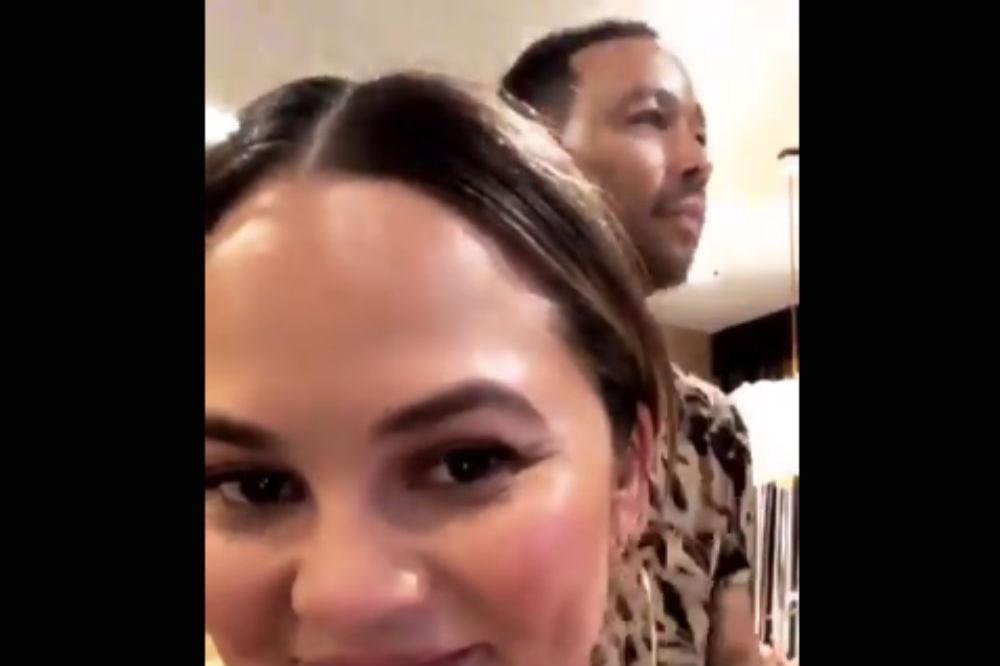 Chrissy Teigen's swollen nose (c) Twitter