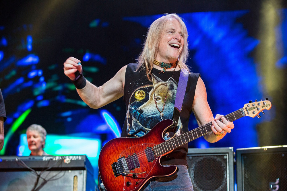 Deep Purple star Steve Morse has quit the band to care for his sick wife.