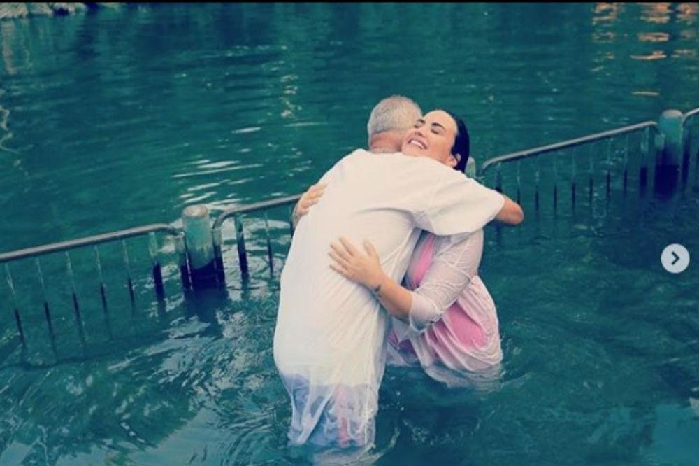 Demi Lovato gets baptised (c) Instagram