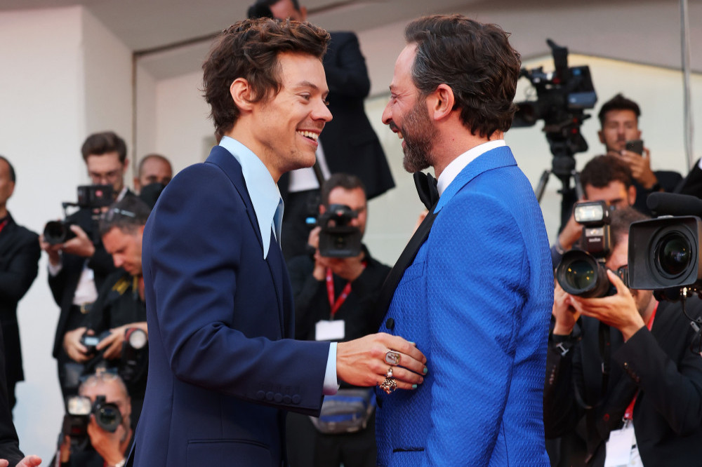 Harry Styles Kisses Nick Kroll On The Lips At Don T Worry Darling Premiere