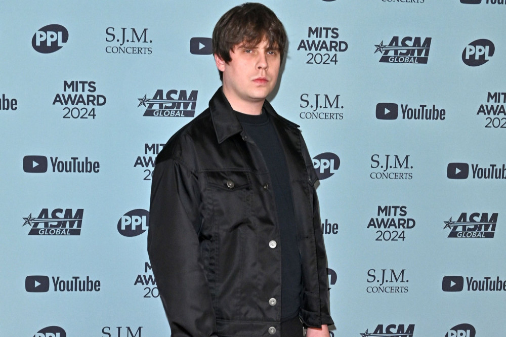 Jake Bugg isn't worried about fans using phones at his concerts