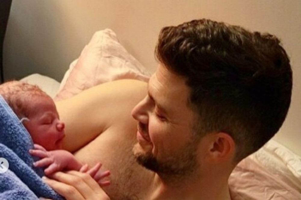 Jerry Ferrara and his newborn son (c) Instagram