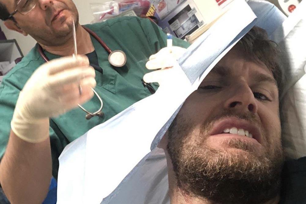 Joel Dommett in hospital (c) Instagram 