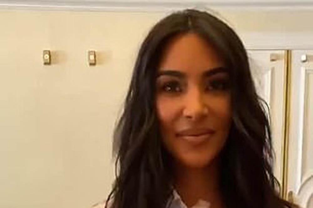 Kim Kardashian West surprises mom