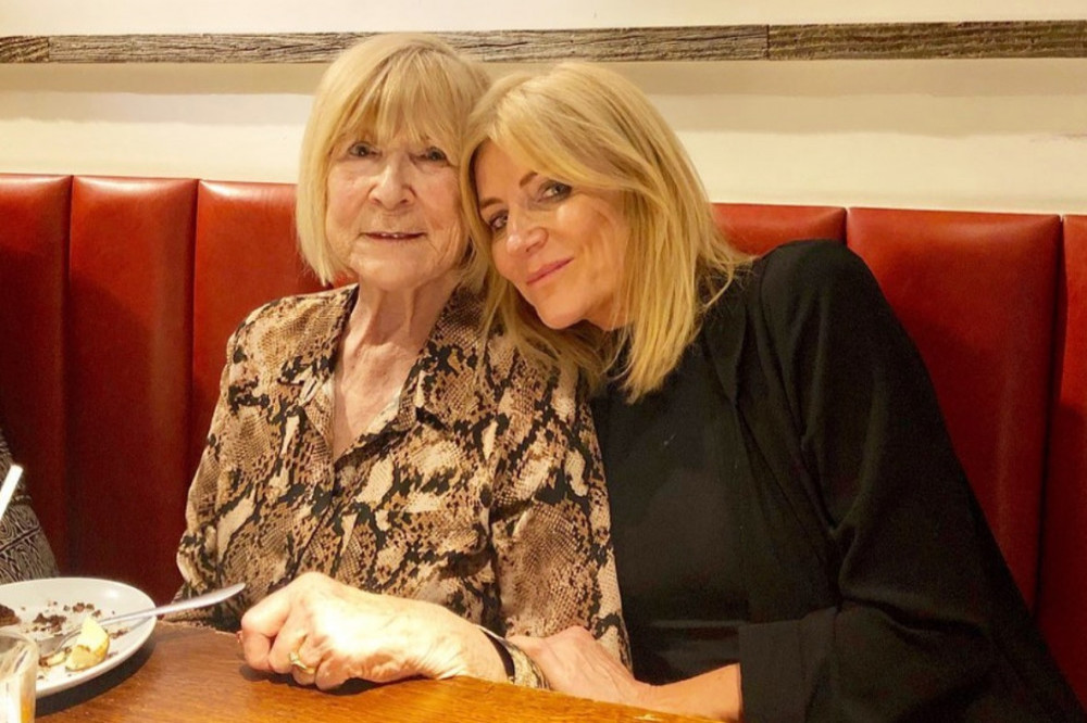 Michelle Collins and her mother (c) Instagram