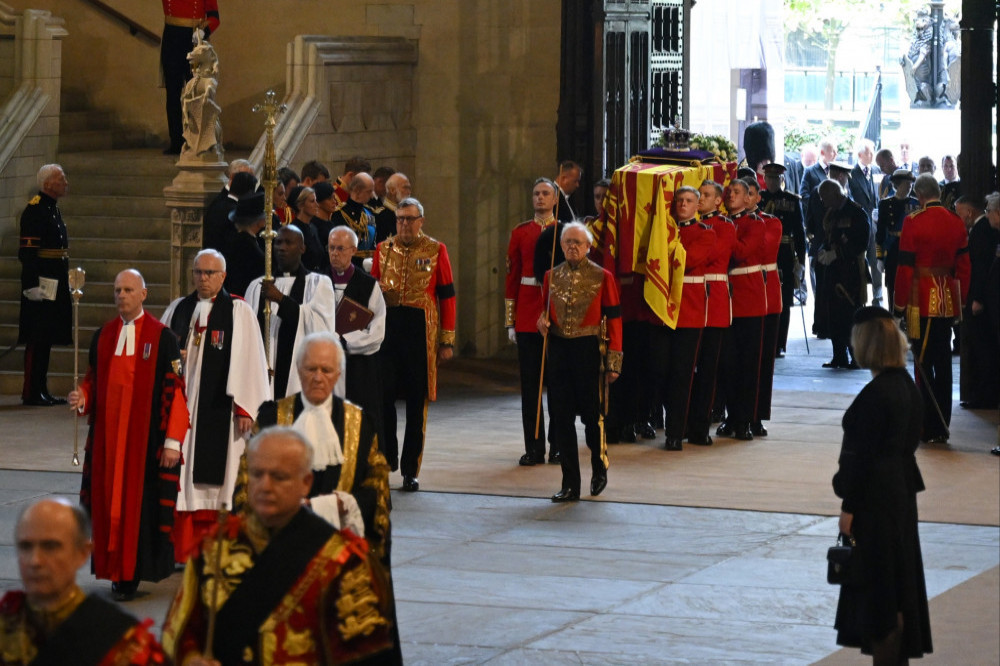 Mourners face an 11-hour wait to see Queen Elizabeth's coffin