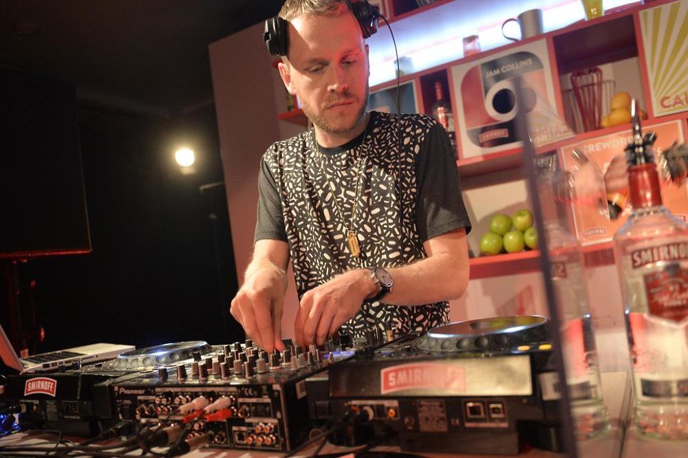 Mr Hudson mixes tracks for Smirnoff