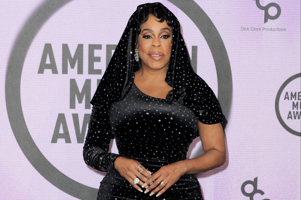 Niecy Nash refuses to answer any questions about Travis Kelce's relationship with Taylor Swift