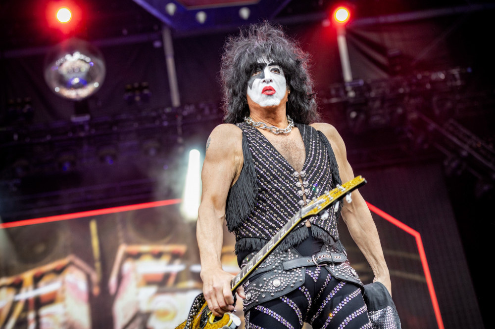 Paul Stanley has called out Jane's Addiction for brawling in front of fans