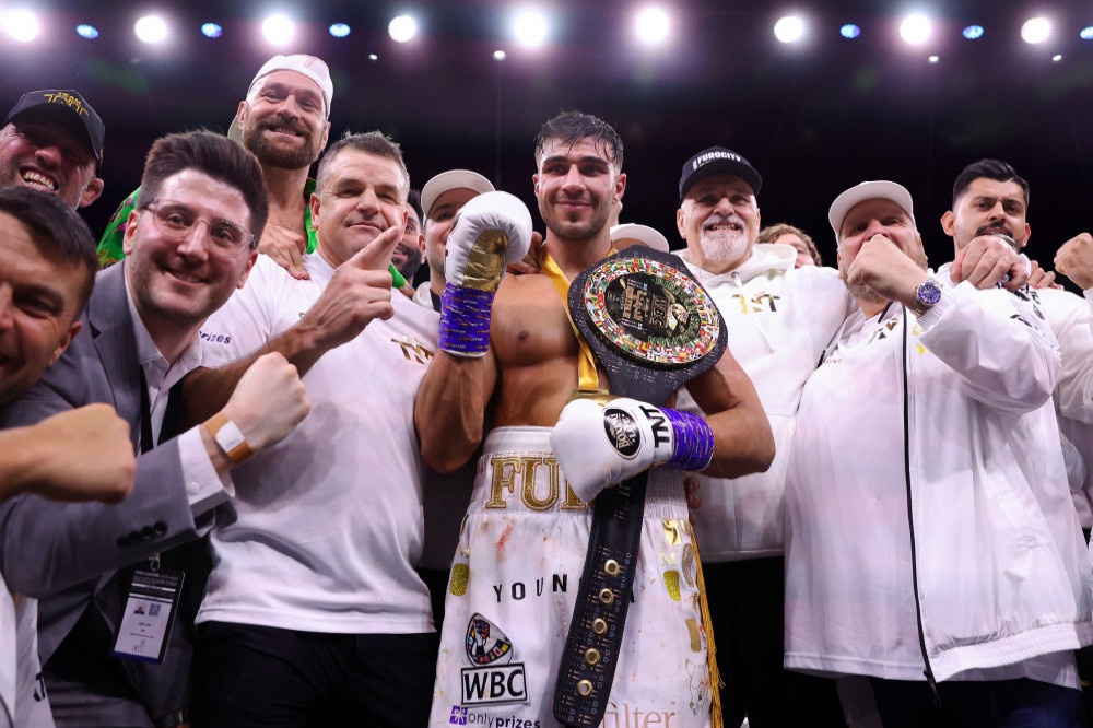 Tommy Fury Dedicates Jake Paul Win To Girlfriend Molly Mae Hague And Daughter Bambi Its For Them 2644