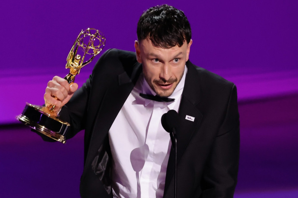 Richard Gadd accepts his Emmy Award