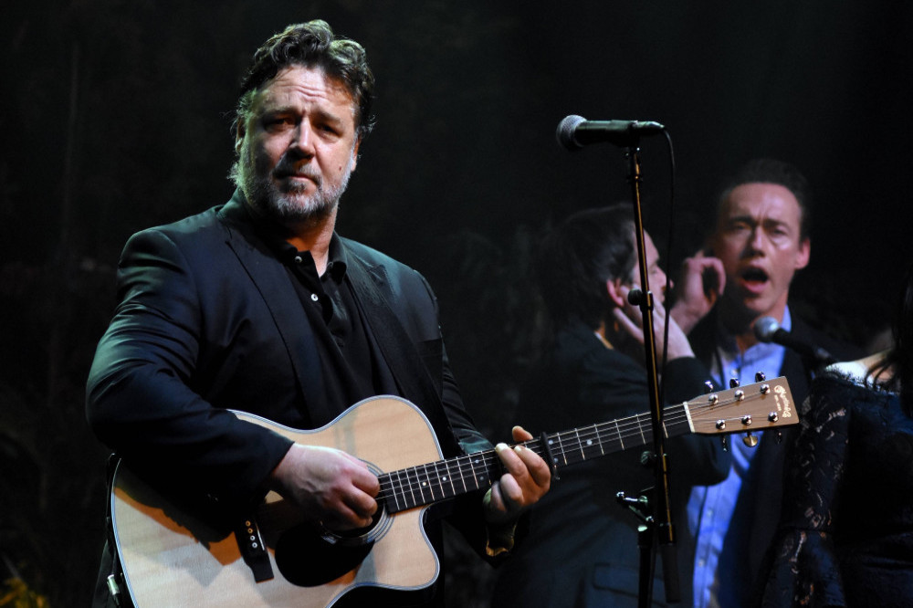 Russell Crowe is going to play at Glastonbury with his band Indoor Garden Party