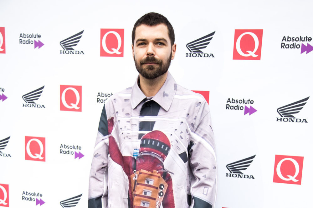 Simon Neil's Blonde Hair: The Story Behind the Biffy Clyro Frontman's Iconic Look - wide 7
