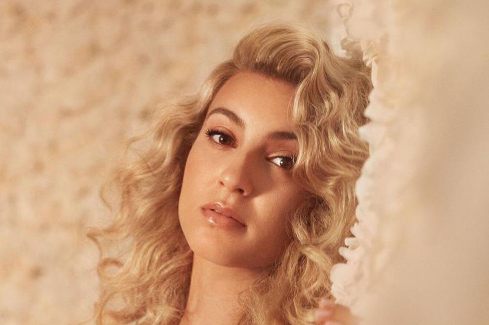 Tori Kelly 