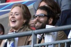 Adele's boyfriend makes romantic anniversary gesture