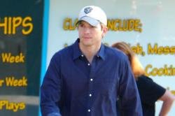 Ashton Kutcher's daughter is too affectionate