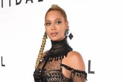 Beyonce's microphone sells for $11,000