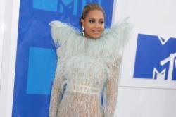 Beyonce praises Adele