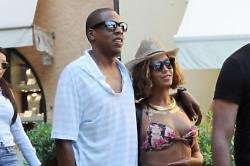 Beyonce & Jay Z House-Hunting in LA
