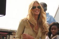 Elle Macpherson Not Interested In Plastic Surgery
