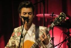 Harry Styles performs rock version of 1D songs