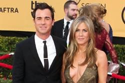 Jennifer Aniston & Justin Theroux Have Two Chickens Named After Themselves