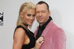 Jenny McCarthy pens love letter to Donnie Wahlberg