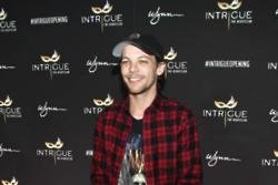 Louis Tomlinson signs with Syco