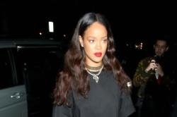 Rihanna denies Beyonce feud
