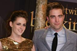 Robert Pattinson & Kristen Stewart Are Living Together