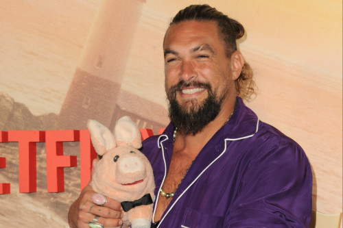 Jason Momoa's Christmas doesn't start until he puts on Barbra Streisand's festive songs