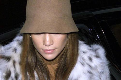 Jennifer Lopez Wore a “Big White Fur Coat” While in Labor