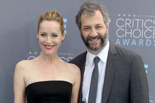 Leslie Mann replacing Jennifer Aniston in The Comedian, Movies